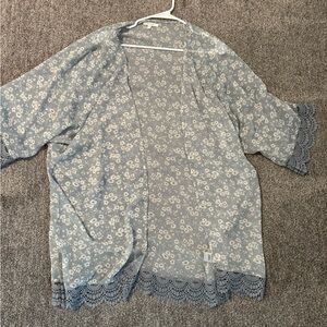 Maurice’s Grey Floral Lace Kimono, Sz 1 14/16
